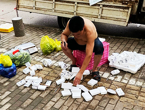 【5S目视化】一个轻轨站的周围有多少目视化标识呢？